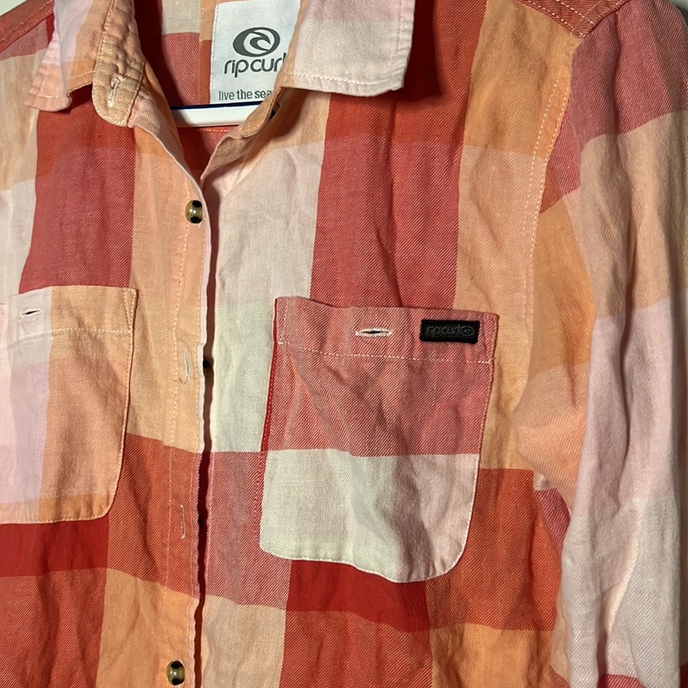 EUC Rip curl button down shirt size medium - Picture 2 of 6